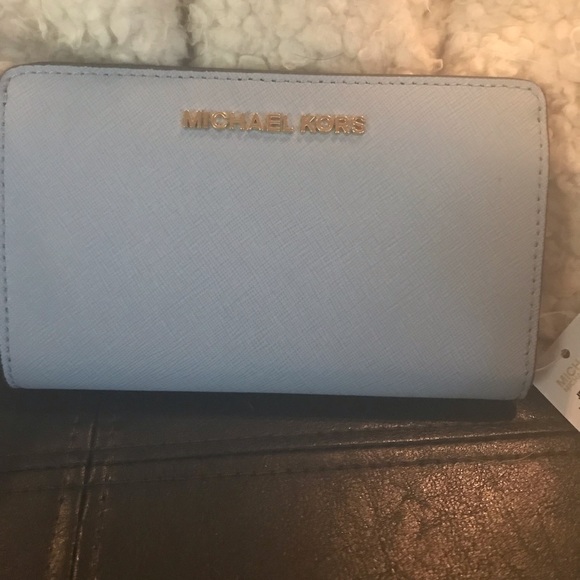 Michael Kors Handbags - NWT Michael Kors Wallet 💖